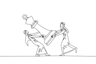 Tek sıra halinde iki kızgın Arap işadamı büyük kral satranç taşları için kavga ediyor. Yatırımcılara yardım ederek bir işi kurtarmanın metaforu. Bir çizgi tasarımı vektör illüstrasyonu