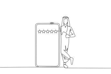 Tek sıra halinde, mutlu genç Arap bir adam, büyük bir akıllı telefonun yanında gelişigüzel duruyor, diğeri de baş parmak işareti yapıyor. Değerlendirme beş yıldız. Bir çizgi tasarımı vektör illüstrasyonu