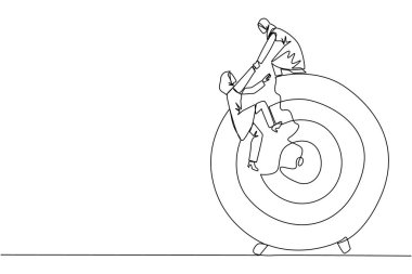 Arap iş kadınının çizdiği tek çizgi, meslektaşının ok tahtası hedefine tırmanmasına yardımcı oluyor. Metaforlar görevleri tek seferde tamamlamaya odaklanmaya yardımcı olur. Birlikte. Devamlı çizgi tasarımı grafik çizimi