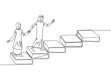 Sürekli bir çizgi halinde, Arap erkek kadın kitaplardan merdivenleri çıkıyor. Okumak, daha iyi bir yaşamın saygınlığını artırabilecek bilgiyi artırır. Kitap festivali konsepti. Tek çizgi tasarım vektör çizimi