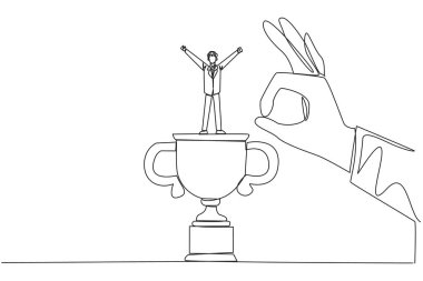 Devamlı bir çizgi halinde iş adamı büyük kupanın üzerinde duruyor. İşlerin başarısını kutluyoruz. Dolandırıcı rakipleri var. Çaresiz düşmek. Tek çizgi çizimi tasarım vektör çizimi