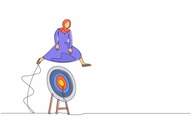 Tek sıra halinde, Arap iş kadını okçuluk hedefine atlıyor. Hedefe ulaşma hedefleri. Kariyerde ya da iş büyümesinde ilerleme. Devamlı çizgi çizimi tasarım vektörü illüstrasyonu