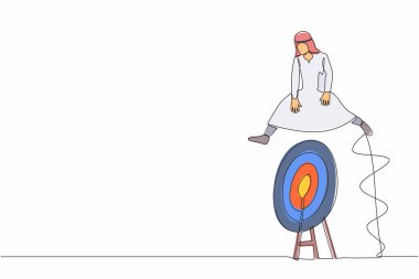 Sürekli bir çizgi halinde Arap işadamı büyük okçuluk hedefine atlıyor. İş hedefinde doğruluk. Motivasyon çok çalışıyor. Kariyerinde ilerlemek. Tek çizgi tasarım vektör çizimi