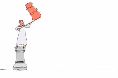 Tek sıra halinde, büyük kale taşının üzerinde duran Arap işadamı bayrak sallıyor. Başarılı bir liderlik. Strateji kazanma yarışması. Bir çizgi çizimi tasarım vektörü illüstrasyonu