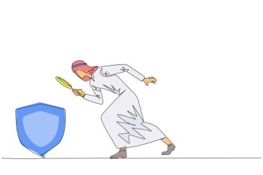 Arap işadamının aralıksız çizdiği bir çizgi kalkanlara büyüteç tutuyor. Ticari işlemlerin güvenliği için birden fazla koruma katmanı oluşturun. Tek çizgi çizme tasarım vektörü