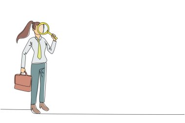 Bir çizgi çizen iş kadını elinde büyüteç diğerinde de evrak çantası tutuyordu. Kullanılabilecek en küçük kar fırsatlarını arayın. Devamlı çizgi tasarımı