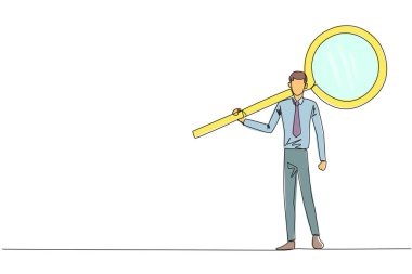 Devamlı genç ve enerjik iş adamının çizdiği çizgiler omuzlarında kocaman bir büyüteçle ayağa kalktı. Başka yerde başarı arayışı konsepti. Tek çizgi çizimi tasarım vektör çizimi