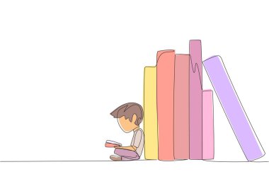 Bir satırda kitap yığınına yaslanmış kitap okuyan mutlu çocuğu çiziyor. Her gün kitap okuma alışkanlığı. Kütüphane. İyi alışkanlık. Kitap festivali. Devamlı çizgi tasarımı grafik çizimi