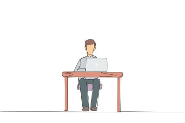 Tek çizgi halinde iki başparmak kaldıran Arap bir adam, yukarıda yarım daire şeklinde 5 yıldız var. Heyecan verici online alışveriş deneyimi. Teftiş 5 yıldızı. Aralıksız çizgi grafik çizimi