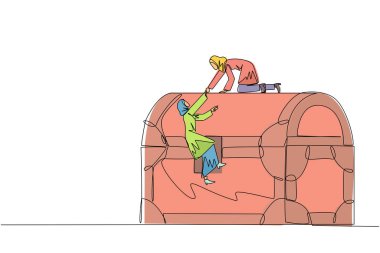 Sürekli çizilen Arap iş kadını, meslektaşının hazine sandığına tırmanmasına yardım ediyor. Olağandışı kazançlar. Eşit paylaşın. Birlikte daha güçlüyüz. Ödül. Tek çizgi çizimi tasarım vektör çizimi