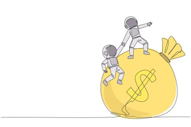 Tek sıra halinde astronot çizmek iş arkadaşının büyük para çantasına tırmanmasına yardımcı oluyor. Karşılıklı çıkar sağlamak için işbirliği yapın. Birlikte daha güçlüyüz. Harika bir takım çalışması. Uyumlu. Bir çizgi tasarımı vektör illüstrasyonu