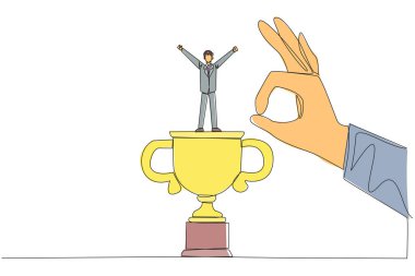 Devamlı bir çizgi halinde iş adamı büyük kupanın üzerinde duruyor. İşlerin başarısını kutluyoruz. Dolandırıcı rakipleri var. Çaresiz düşmek. Tek çizgi çizimi tasarım vektör çizimi