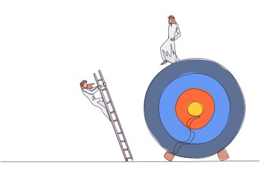 Arap işadamı, hedef tahtaya merdiven dayayarak tırmanan meslektaşını tekmeliyor. İş yok edicilerden kurtulma metaforu. Bir çizgi tasarımı vektör illüstrasyonu