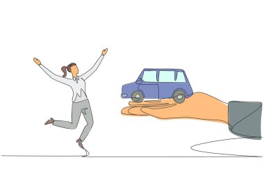 Devamlı tek sıra halinde duran iş kadını dev elden minyatür araba almak için heyecanlanıyor. Elektrikli araç prototipi. Çevreyi kirletmez. Enerjini sakla. Bir çizgi tasarımı vektör illüstrasyonu