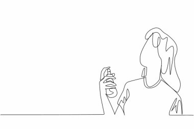 Tek sıra halinde boyuna parfüm sıkan bir kadın. Parfüm kokusuyla devam eden bir alan. Ulusal Koku Günü 'nden önce spreyle. Devamlı çizgi tasarımı grafik çizimi