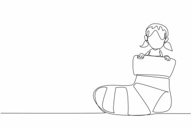 Tek sıra çizen kız büyük çorabın tepesinden çıkıyor. Özel ihtiyaç duyulan çocuklar mutlu bir şekilde oynar. Ayrımcılık yapmadan. Dünya Down Sendromu Günü. Bir çizgi tasarımı vektör illüstrasyonu