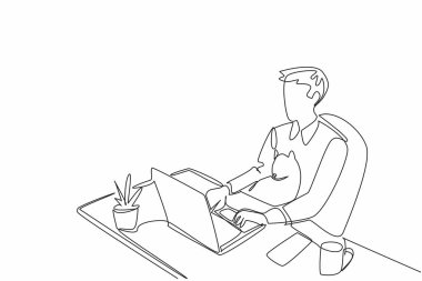 Kedi tutarken dizüstü bilgisayarda yazan tek satırlı çizer adam. Hayvanlara bakarken çalışmak. Laptop ekranında kedi videoları gösteriliyor. Ulusal Hayvan Günü. Devamlı çizgi tasarımı grafik çizimi