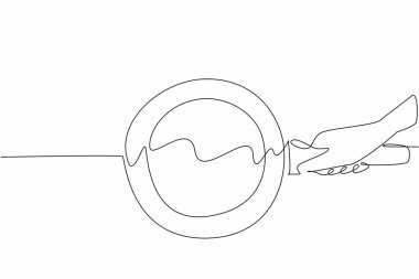 Tek sıra halinde ayakta duran bir teflon tavasını tutuyor. İnanılmaz derecede temiz. Kullandıktan sonra hiç leke bırakmaz. Yemek malzemeleri. Ulusal Teflon Günü. Bir çizgi tasarımı vektör illüstrasyonu