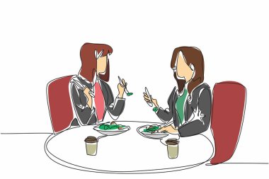 Bir satırda iki iş kadını birlikte yemek yiyor. Yemek molası için dinleniyorum. Bir fincan lezzetli kahve. Ulusal Öğle Yemeği Günü. Devamlı çizgi tasarımı grafik çizimi