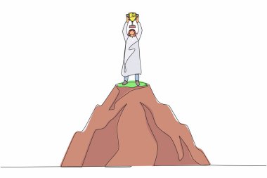 Sürekli bir çizgi halinde Arap işadamı, yüksek dağın tepesinde kupa tutuyordu. Başarı, hedef, başarı ve meydan okuma konsepti. Tek çizgi çizimi tasarım vektörü grafik çizimi