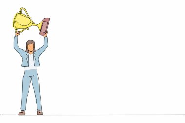 Tek sıra halinde ayakta duran ve kupayı kaldıran iş kadını. Kariyer hedefi ikonu. Zafer işareti ya da sembol. Kazanan poz. Başarı, hedef, başarı konsepti. Bir çizgi çizimi grafik tasarım vektörü