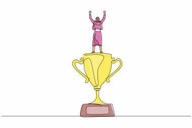 Geriye doğru bakan tek sıra iş kadını ödülün üstünde duruyor. İş için başarı ve takdir metaforu. Kadın iş ödülünü kutluyor. Devamlı çizgi çizimi grafik vektörü