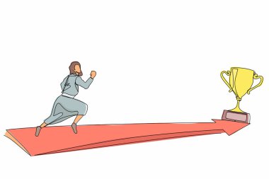 Altın kupa peşinde koşan tek sıra halinde, yandan bakan iş kadını. İş yönetimi ve görev vizyonu kavramı. Amaç, başarı, gelişme, zafer. Bir çizgi grafik tasarım vektörü