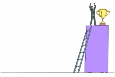 Sürekli bir sıra halinde işadamları kupa kazanmak için merdivenleri tırmanıyor ve kollarını havaya kaldırıyor. Adam iş ödülünü kutluyor. Tek çizgi çizimi tasarım vektörü grafik çizimi