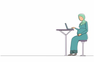 Kafede oturup dizüstü bilgisayar kullanan Arap hamile bir kadının çizdiği tek sıra. Serbest çalışma konsepti. Yan görüş. Hamilelik sırasında bağımsız olarak çalışma teması. Bir çizgi grafik tasarım vektörü