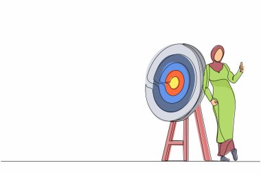 Sürekli mutlu Arap iş kadını ya da menajer çizen bir satır başparmak işareti ile ayakta duruyor ya da eğik duruyor. Ok hedefi tam olarak vurdu. Tek çizgi çizimi tasarım vektörü grafik çizimi