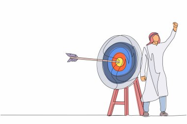 Tek sıra halinde Arap işadamı yumruğunu hedefe doğrultuyor. Hedef hedef, odaklanma ve ilerleme. İşletme okçuluğu, ok odaklanma. Devamlı çizgi çizimi grafik vektörü