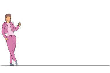 Tek sıra halinde, resmi giyinmiş heyecanlı bir iş kadını başparmak işareti gösteriyor ve duvara yaslanıyor. Anlaştık, kabul, kabul, kabul. Tek çizgi çizimi tasarım vektörü grafiği