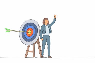 Tek sıra halinde, aktif iş kadını yumruğunu hedefe doğru sallıyor. Hedef hedef, odaklanma ve ilerleme. İşletme okçuluğu, ok odaklanma. Bir çizgi çizimi grafik tasarım vektörü