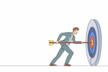 Tek sıra halinde, iş adamı elinde ok tutarak hedefini tutturuyor. İş kavramına odaklan. Hevesli insanlar. Görev tamamlandı. Bir çizgi grafik tasarım vektör çizimi