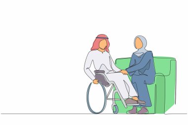 Tekli sıra, tekerlekli sandalyedeki engelli adamla koltukta oturan kadınla el ele tutuşan Arap bir çift. Engellilerin rehabilitasyonuna yardım. Devamlı çizgi tasarım grafik vektörü