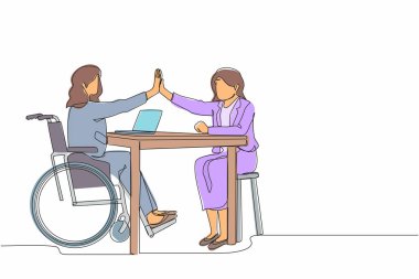 Bir satırda engelli iş kadını ofisteki ortağına beşlik çakıyor. Ofis çalışanı tekerlekli sandalyede keyifle oturuyor. Meslektaşlar başarıyı kutluyor. Devamlı çizgi tasarım grafik vektörü