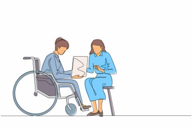 Tekli sıra, tekerlekli sandalyedeki engelli hastayı doktorla konuşturuyor, tıbbi muayene sonuçlarını tartışıyor. Doktor kontrol listesi. Bir çizgi çizimi grafik tasarım vektör çizimi