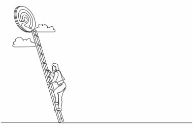 Sürekli bir çizgi çizerek hedefe doğru merdiven çekiyor. Blazer ceketli hoş bir iş kadını hedefin tepesine çıkıyor. İş konsepti. Hedefe ulaşılıyor. Merdiven gökyüzü. Nişan alma stratejisi. Tek çizgi çizme tasarım vektörü