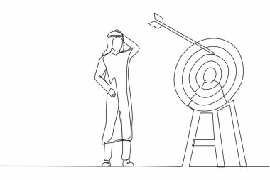 Hedefi ıskalayan Arap işadamı okunun sürekli bir çizgisi. Okçuluk hedefi başarısız oldu. İş sorunu metaforu. Tek çizgi çizimi tasarım vektörü grafik çizimi