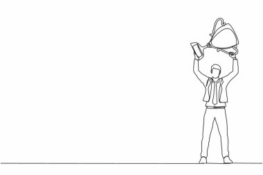 Tek sıra halinde işadamı ayakta durup kupayı kaldırıyor. Kariyer hedefi ikonu. Zafer işareti ya da sembol. Kazanan poz. Başarı, hedef, başarı konsepti. Devamlı çizgi çizimi grafik vektörü