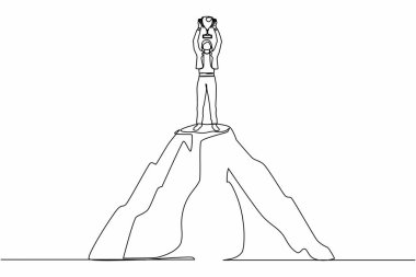 Yüksek dağın tepesinde elinde kupa tutan aktif bir iş kadınını çeken tek sıra. Başarı, hedef, başarı ve meydan okuma konsepti. Bir çizgi çizimi grafik tasarım vektör çizimi