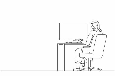 Arap iş adamlarının bilgisayarda yaptığı tek sıra halinde geri çekiliyorlar. Ofis masasının arkasındaki sandalyede oturan adam. Monitörde çalışan bir iş adamı. Bir çizgi tasarımı vektör illüstrasyonu