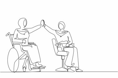 Aralıksız çizen mutlu engelli Arap kadın beşlik çakıyor. Ofis çalışanı tekerlekli sandalyede keyifle oturuyor. Meslektaşlar başarıyı kutluyor. İyi iş işareti. Bir çizgi grafik tasarım vektörü