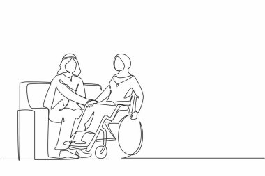 Tekli sıra halinde, engelli bir kadınla koltukta oturan bir adamla el ele tutuşan Arap bir çifti evine çekiyor. Engellilerin rehabilitasyonuna yardım. Bir çizgi çizme tasarım vektörü