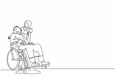 Sürekli bir çizgi, tekerlekli sandalyede oturan engelli kocayı kucaklayan Arap bir kadın çiziyor. Çift birbirine sevgiyle bakıyor. Engelli bir adamın elini tutan kadın. Tek çizgi tasarım vektörü grafiği