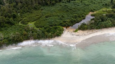 Kosta Rika 'daki Cahuita Ulusal Parkı' nın insansız hava aracı görüntüsü. Yüksek kalite fotoğraf