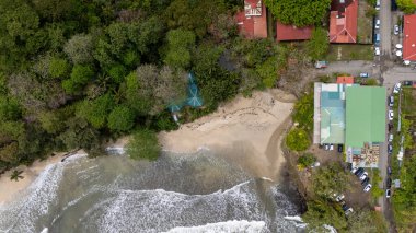 Kosta Rika 'daki Cahuita Ulusal Parkı' nın insansız hava aracı görüntüsü. Yüksek kalite fotoğraf