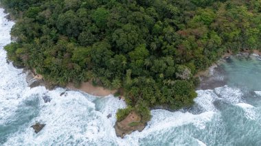 Puerto Viejo yakınlarındaki Karayiplerdeki Kosta Rika limonunun hava görüntüsü. Görüntü Gandoca-Manzanillo 'dan. Yüksek kalite fotoğraf