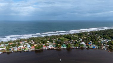 Tortuguero Kosta Rika insansız hava aracı görüntüsü. Yüksek kalite fotoğraf