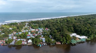 Tortuguero Kosta Rika insansız hava aracı görüntüsü. Yüksek kalite fotoğraf